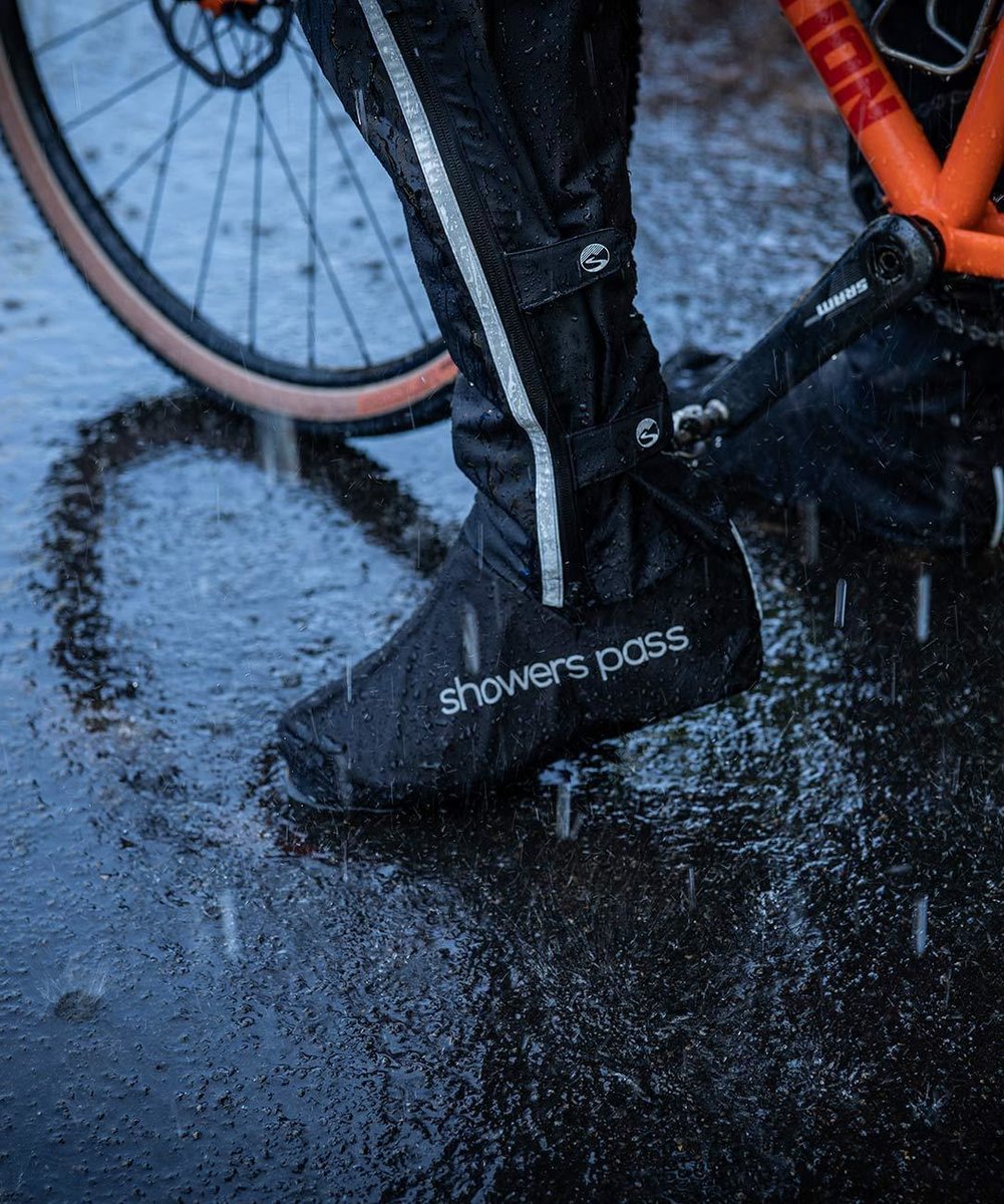 Showers Pass Club Shoe Cover Joe Bike