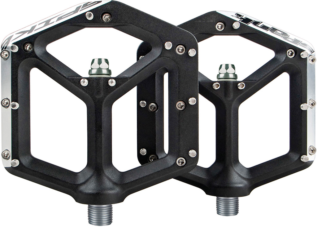 white flat pedals