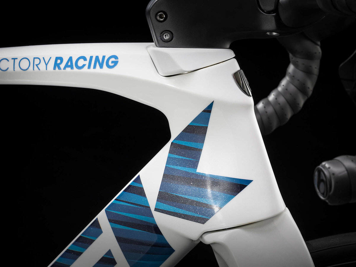 Trek madone discount blue and white