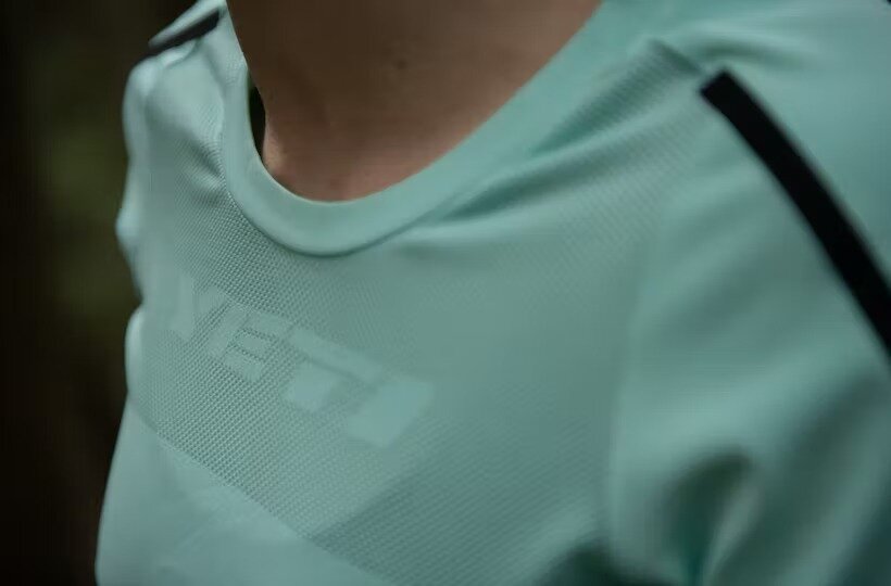 https://www.sefiles.net/images/library/zoom/yeti-cycles-womens-turq-air-s-s-jersey-455383-11.jpg