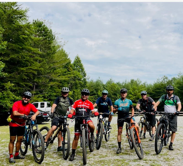 Fashion mountain bike group rides