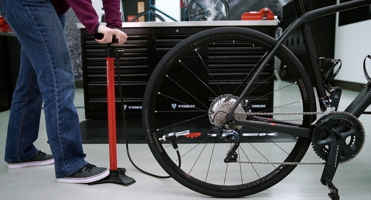 how to inflate road bike tire