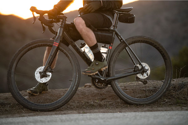 pedals gravel bike