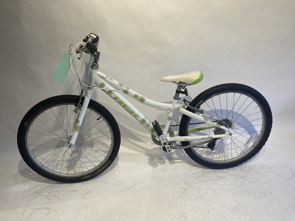 Pre Owned Used White MT 200